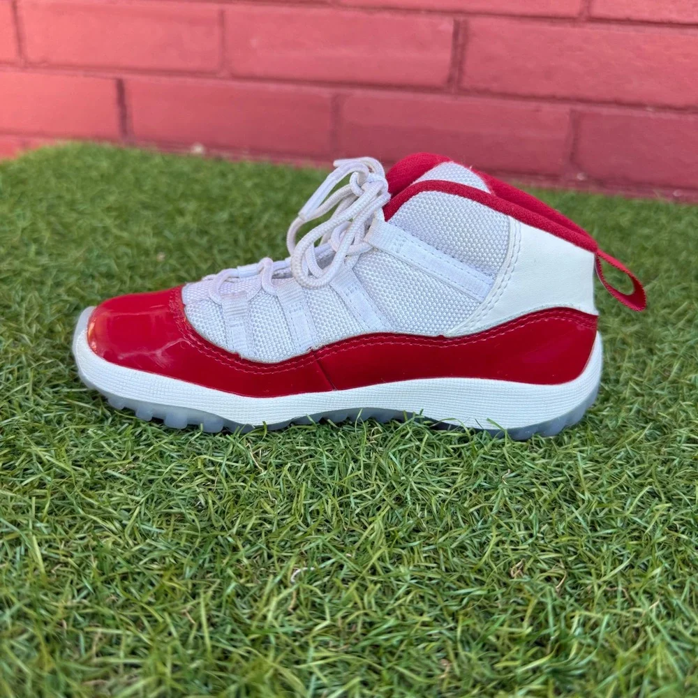 Jordan 11 Retro Cherry 2022 White Varsity Red‎ Kids Sneakers 10C 378040-116